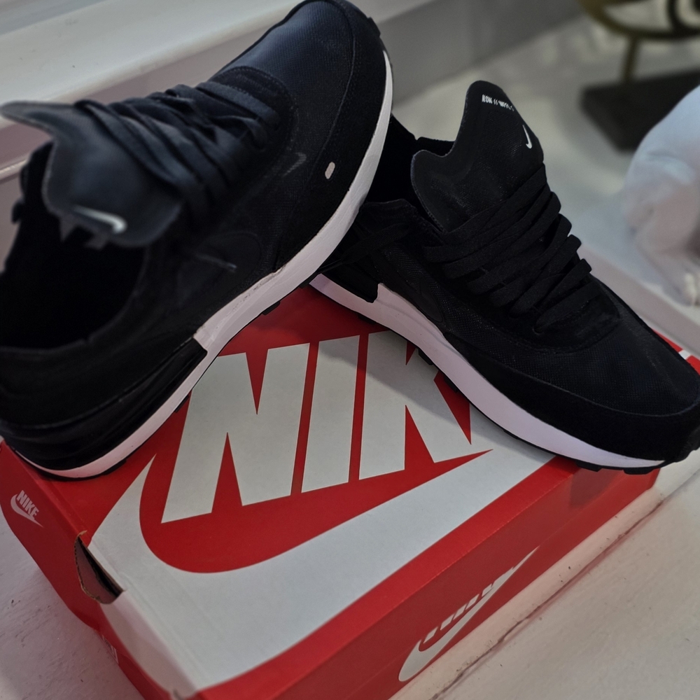Nike Men’s Black and White Retro Running Sneakers